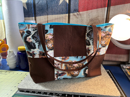 Market bag with pockets and zippers or snaps